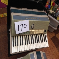 vintage-farfisa-electric-accordionpump-organ-14245559521.jpg