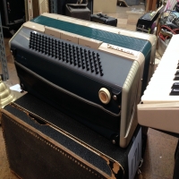 vintage-farfisa-electric-accordionpump-organ-14245559527.jpg