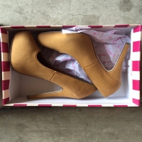 womens-shoes-new-in-box-14255357827.jpg